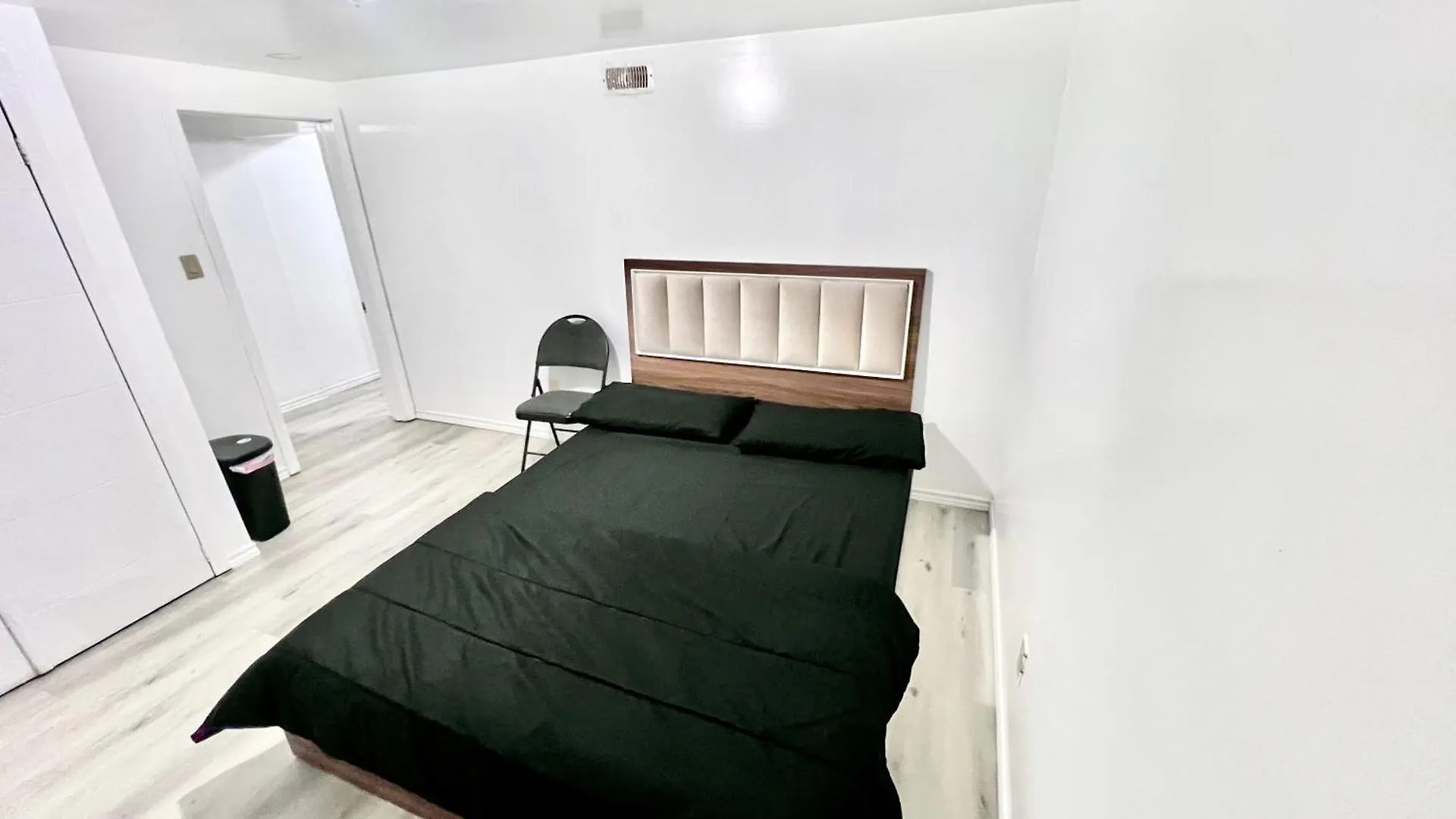 D7 Room Near Airport Brampton 0*,  Canada