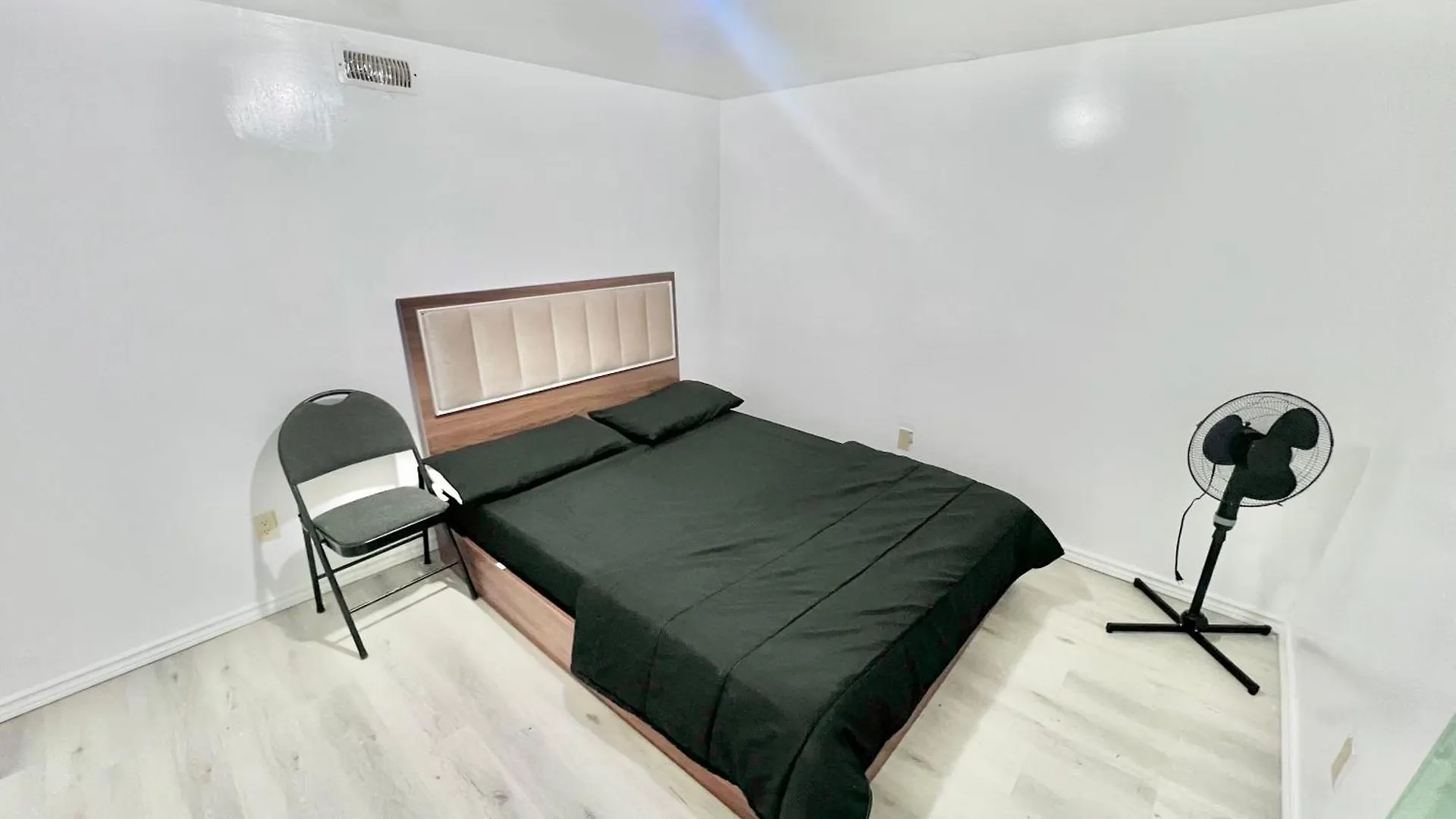 D7 Room Near Airport contacts
